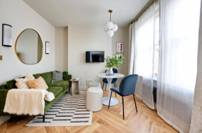 Uptown Chic near Regent’s Park by UnderTheDoormat